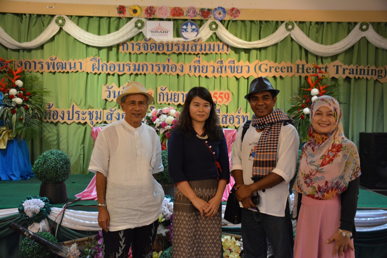 ดร.พิมพ์ลภัส พงศกรรังศิลป์ ได้รับเชิญจากสมาคมโรงแรมกระบี่ เป็นวิทยากร Green Heart Training ที่ลันตา รีสอร์ท