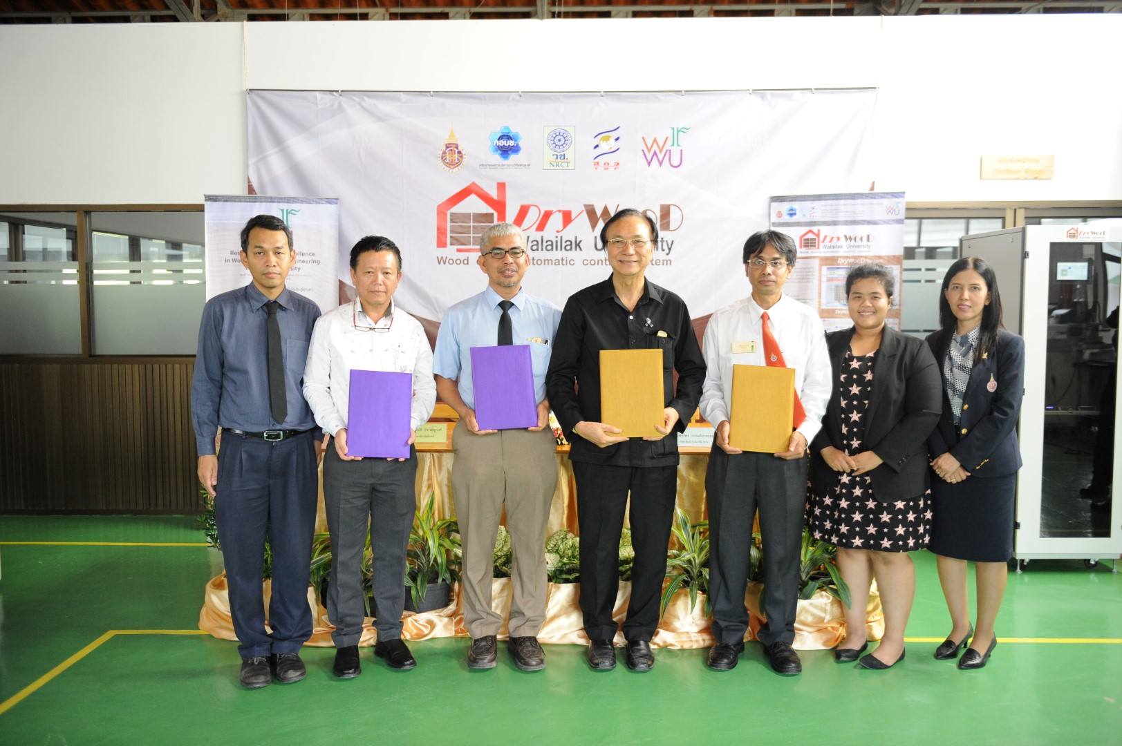 อาจารย์ และนักศึกษา มวล. นครศรีธรรมราช ผลิตคิดค้นเครื่องอบไม้ยางพาราคุณภาพสูงกว่าต่างประเทศ ออกอากาศทาง ช่อง NBT