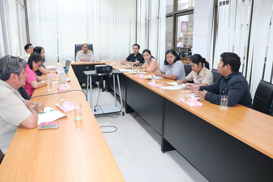 ผู้บริหารและนักวิจัยเข้าพบเพื่อหารือ “การพัฒนาข้อเสนอโครงการวิจัยกลุ่มเรื่องนวัตกรรมเพื่อการพัฒนาพื้นที่” กับศูนย์อำนวยการฯ