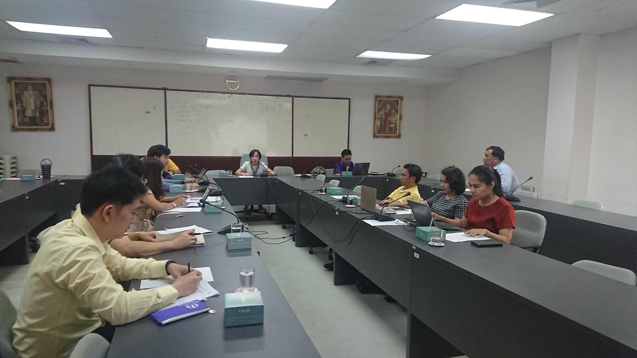 รายงานผลกิจกรรมงานวิจัยและบริการสังคมกับหัวหน้าสถานวิจัย