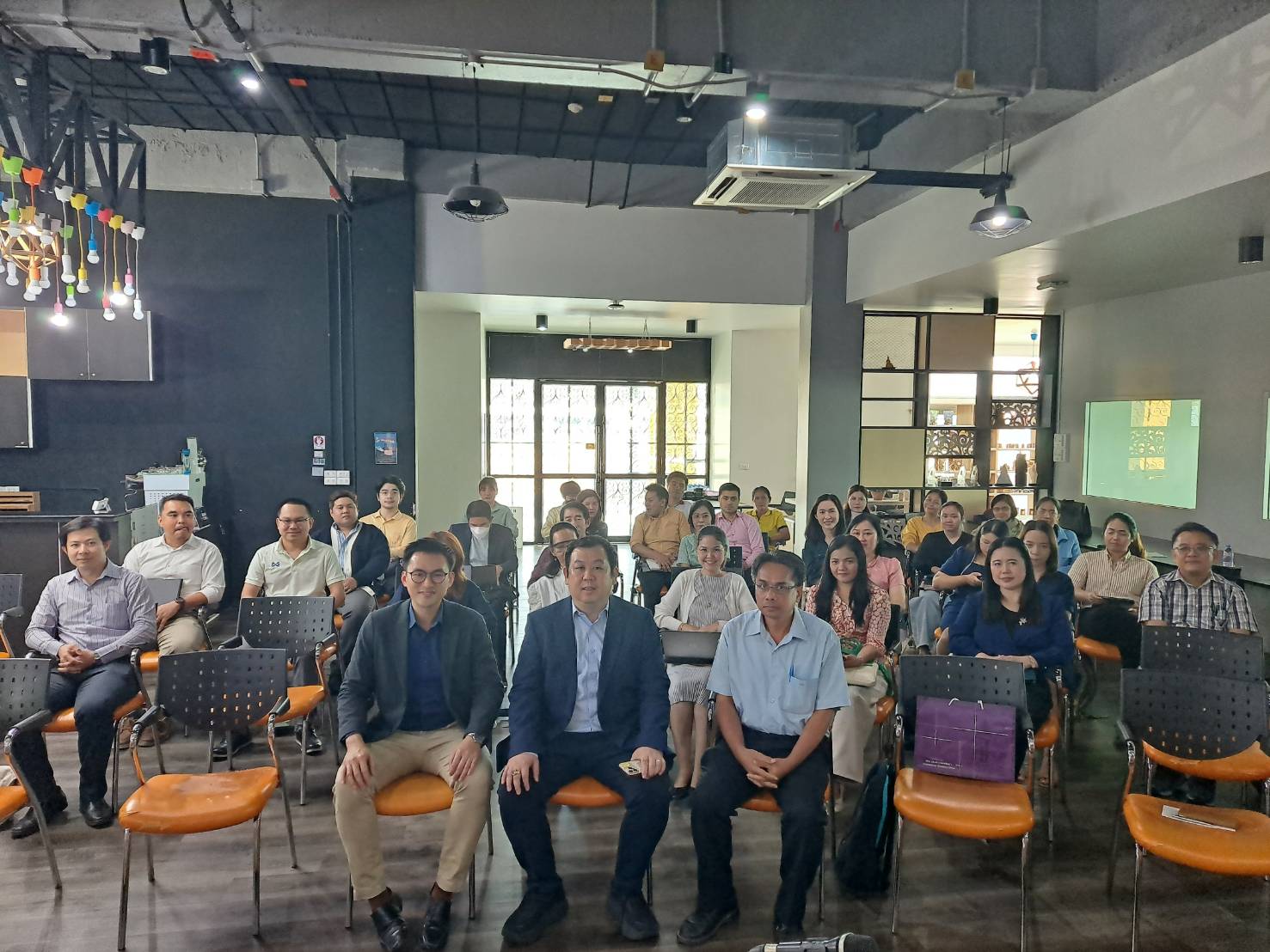 กิจกรรมเสวนา “เทคนิคการขอทุนจากแหล่งทุนภายนอก การใช้ประโยชน์จากงานวิจัยและการตีพิมพ์ระดับนานาชาติ”