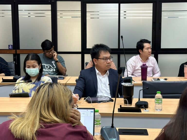 ลงนามสัญญาและรับฟังการชี้แจงทุนมูลฐานประจำปีงบประมาณ 2568