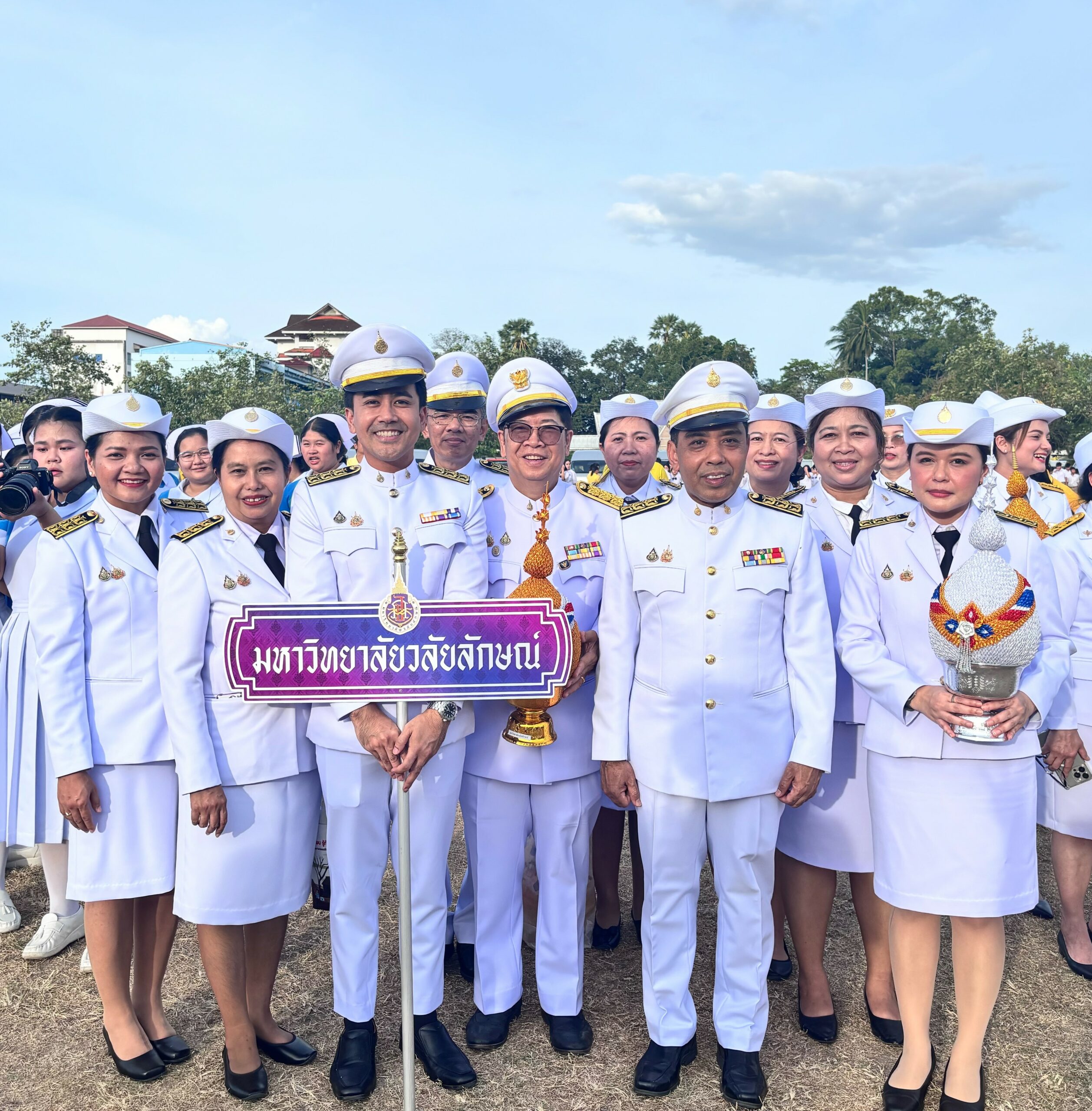 สวนล.ร่วมพิธีถวายเครื่องราชสักการะ วางพานพุ่ม และพิธีจุดเทียนถวายพระพรชัยมงคล เฉลิมพระเกียรติ พระบาทสมเด็จพระเจ้าอยู่หัว เนื่องในโอกาสวันเฉลิมพระชนมพรรษา 28 กรกฎาคม 2568